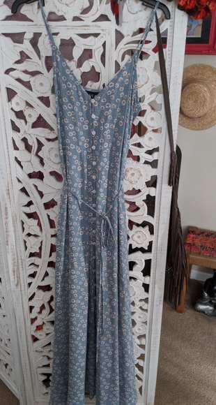 Kivari Dress Collection - Picture 6 of 7